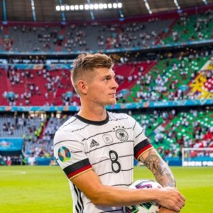 世界杯客户端下载-克罗斯结束国脚生涯 德媒：弗利克将重组中场