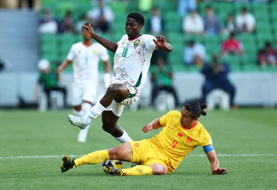 [图]国际足球系列赛 国足0-2不敌喀麦隆